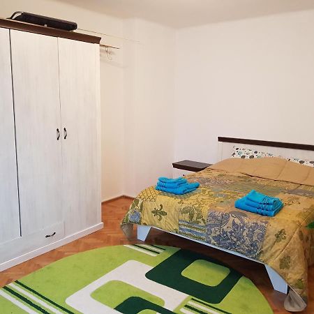 Aris Apartment Hunedoara Eksteriør bilde