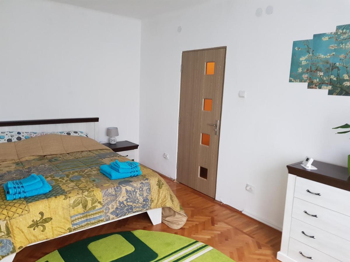 Aris Apartment Hunedoara Eksteriør bilde